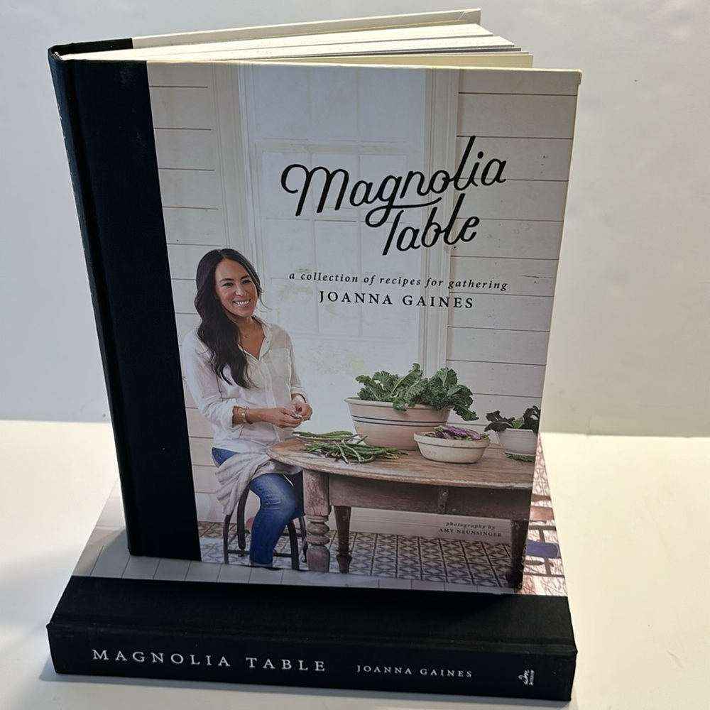 Hardcover "Magnolia Table" by Joanna Gaines